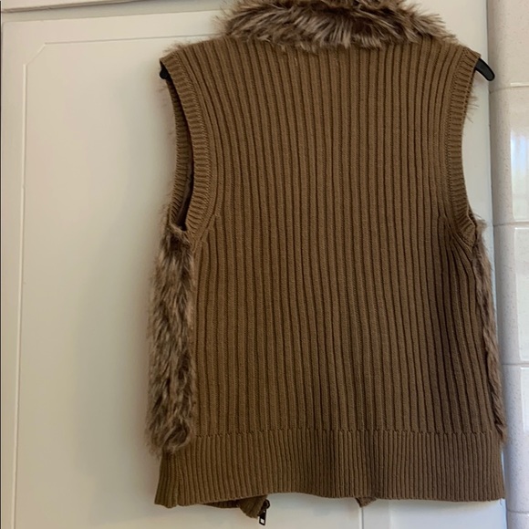 Faux fur vest - Picture 3 of 3